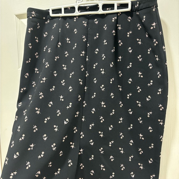 Ann Taylor fully line pencil skirt with back slit size 14. - Picture 9 of 11